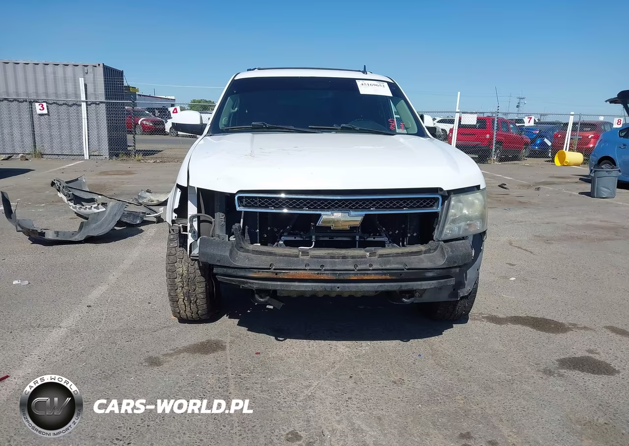 2011 Chevrolet Suburban 1500 Ls VIN:1GNSKHE32BR329664 - 6