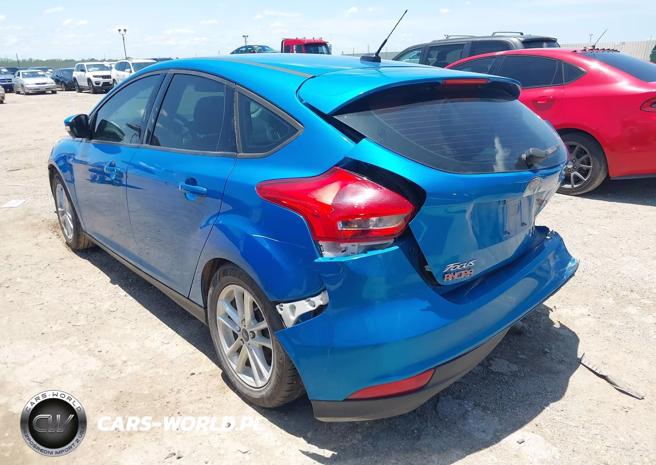 2016 Ford Focus Se VIN:1FADP3K26GL351670 - 3