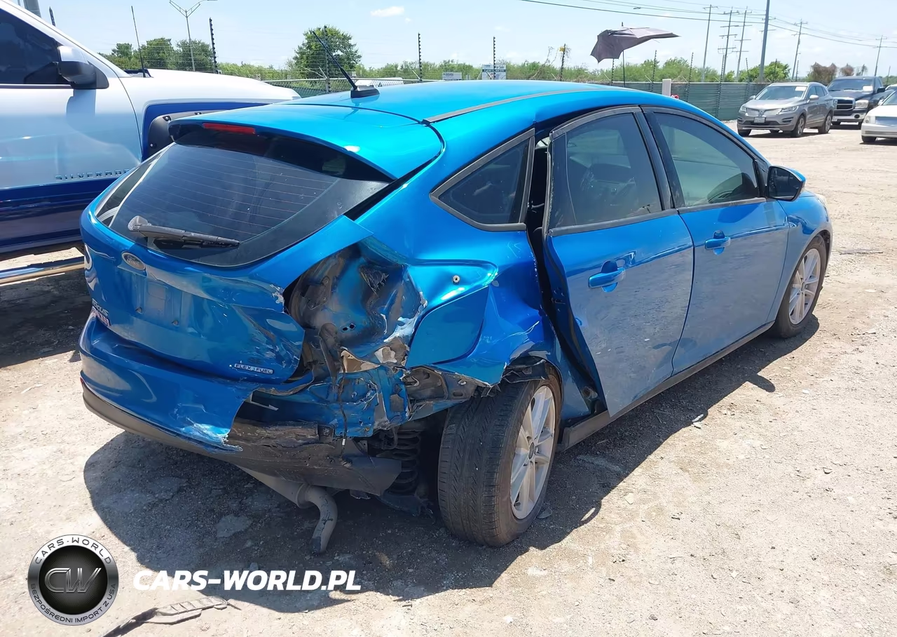 2016 Ford Focus Se VIN:1FADP3K26GL351670 - 4