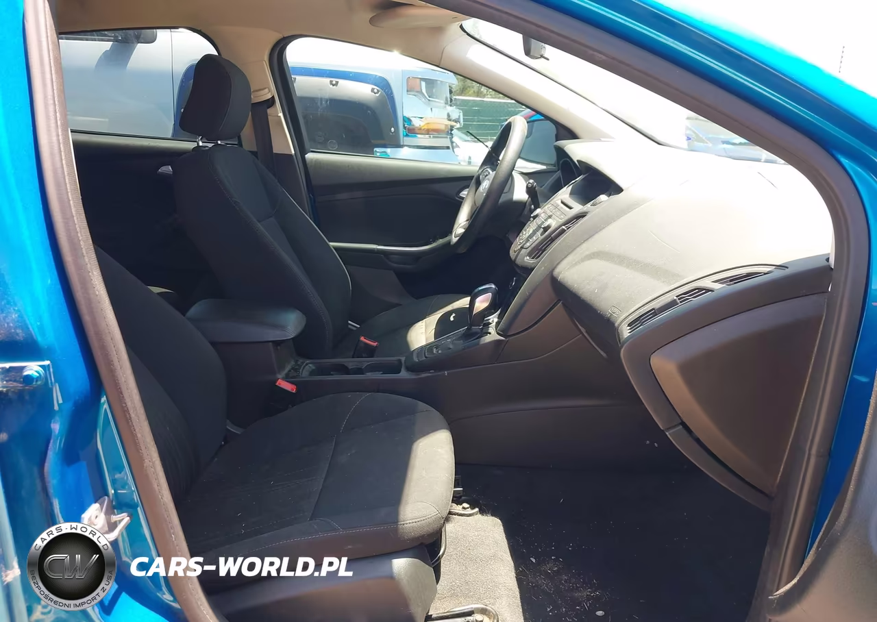 2016 Ford Focus Se VIN:1FADP3K26GL351670 - 5