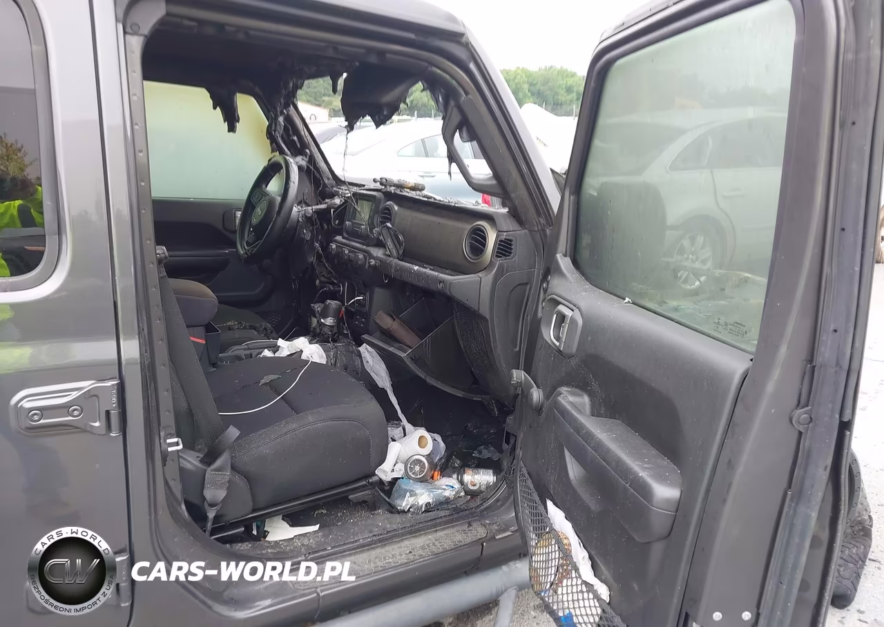 2018 Jeep Wrangler Unlimited Sport 4X4 VIN:1C4HJXDN5JW262755 - 5