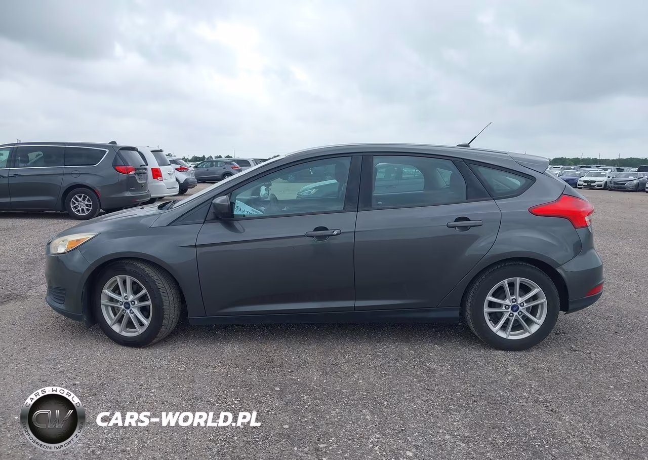2018 Ford Focus Se VIN:1FADP3K23JL328984 - 10