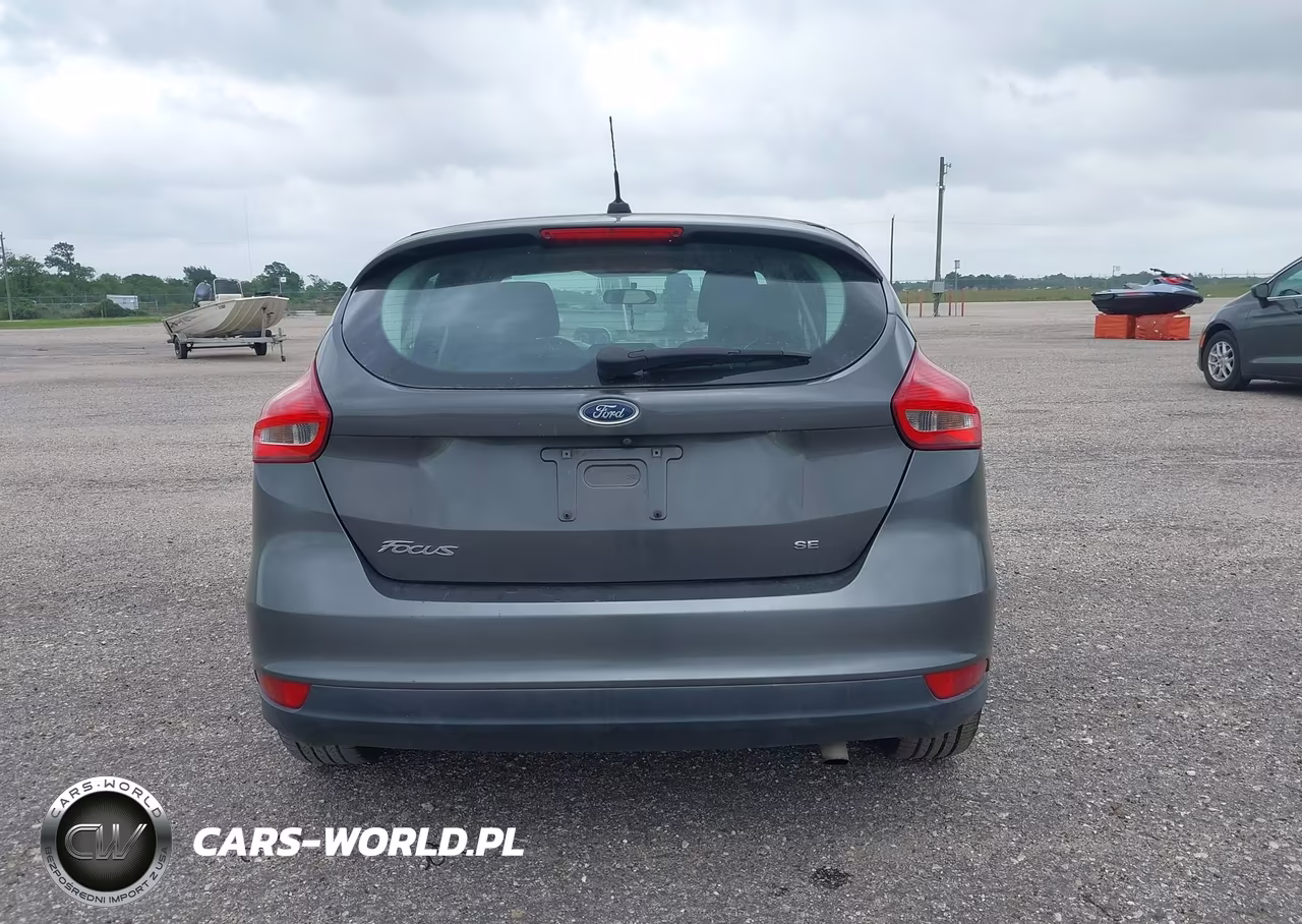 2018 Ford Focus Se VIN:1FADP3K23JL328984 - 11