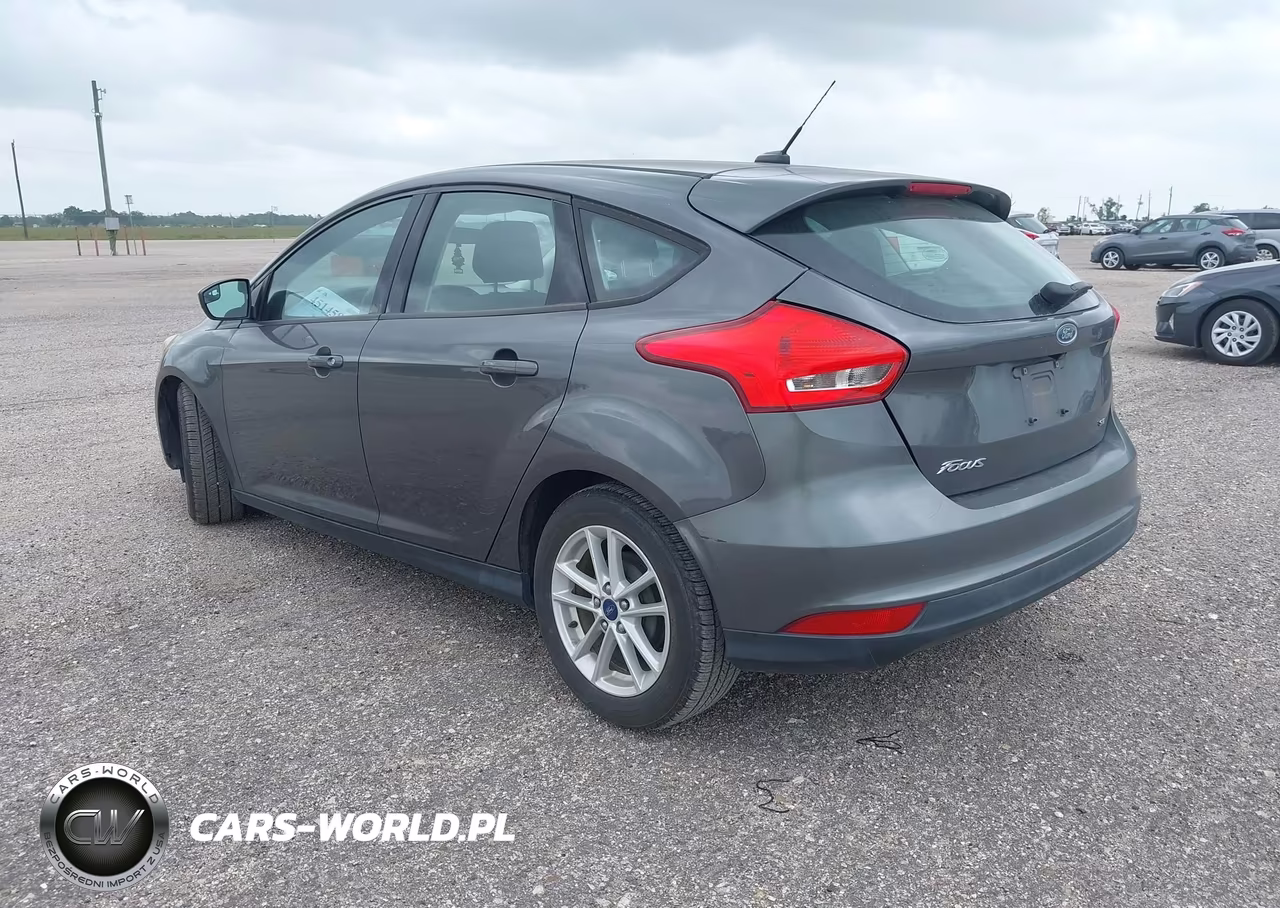2018 Ford Focus Se VIN:1FADP3K23JL328984 - 3