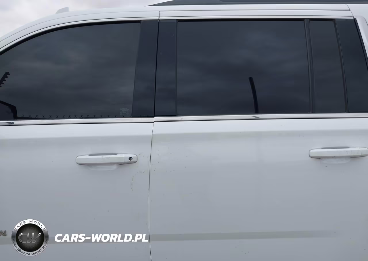 2018 Chevrolet Suburban Lt VIN:1GNSCHKC1JR101851 - 14