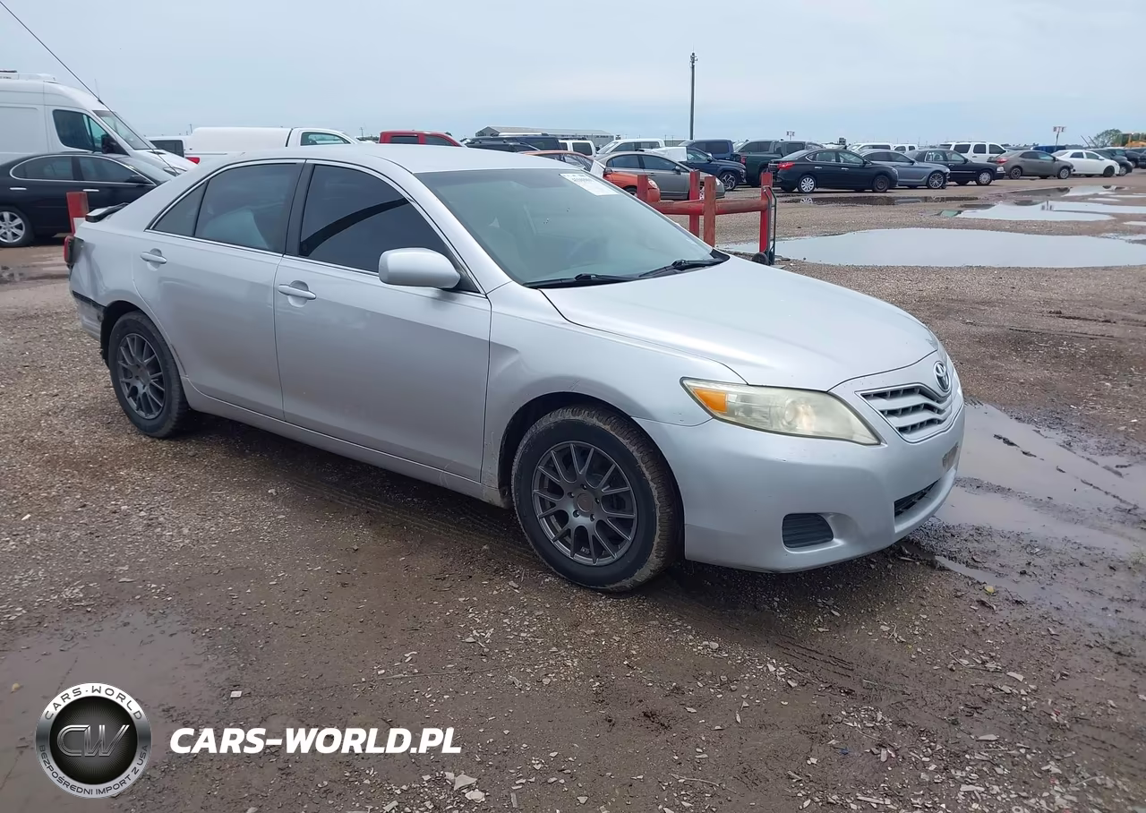 2010 Toyota Camry Le – zdjęcie 1 z 17