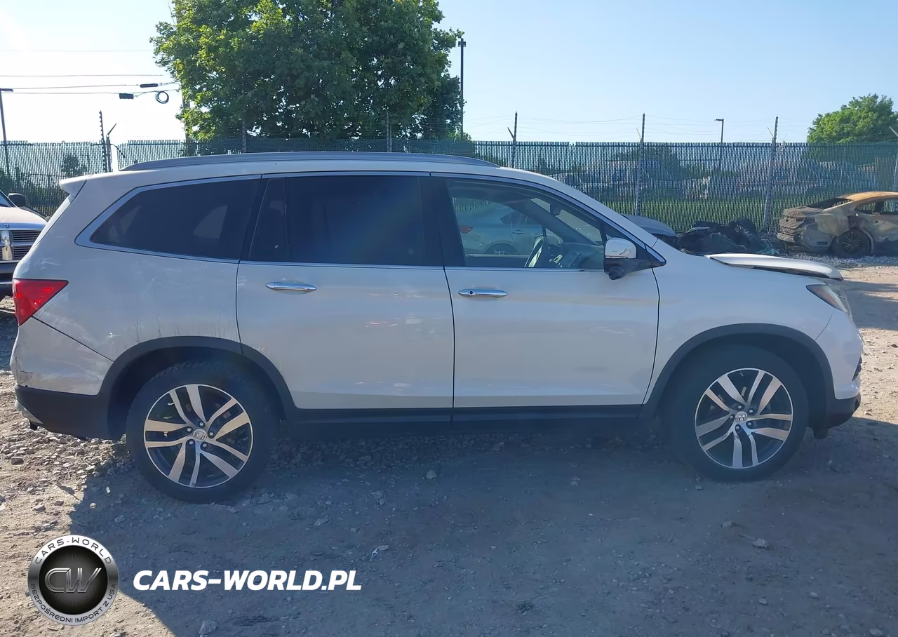 2017 Honda Pilot Touring VIN:5FNYF6H96HB077086 - 12