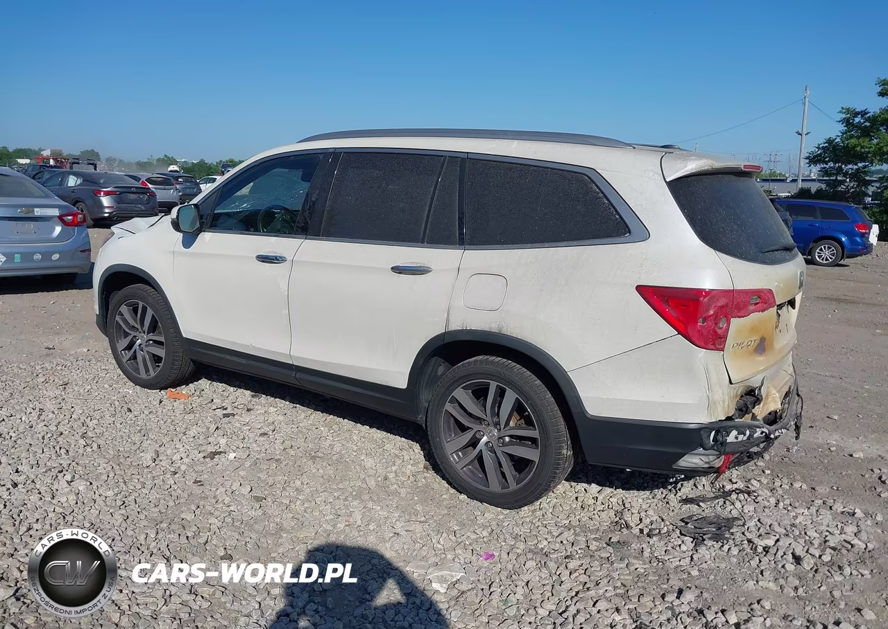 2017 Honda Pilot Touring VIN:5FNYF6H96HB077086 - 3