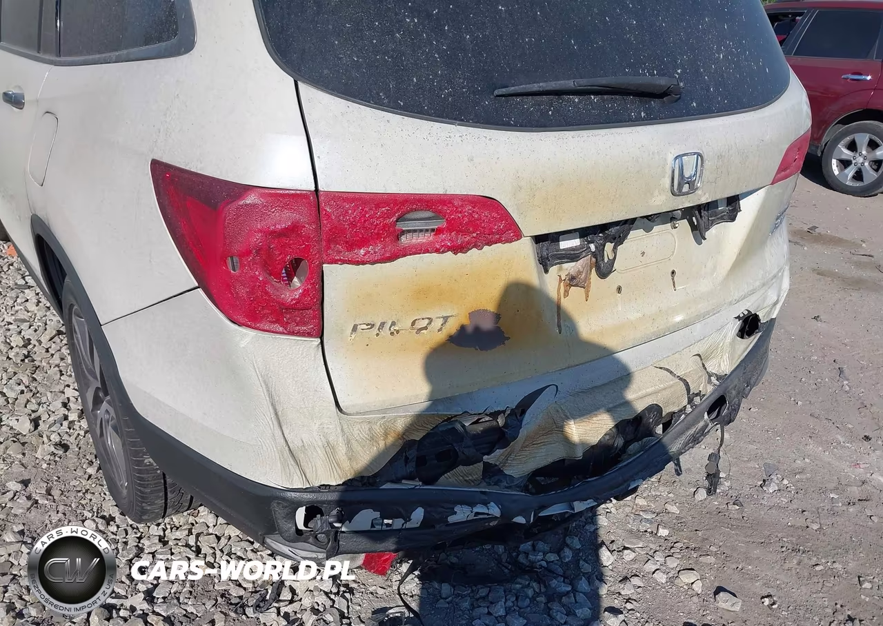2017 Honda Pilot Touring VIN:5FNYF6H96HB077086 - 6