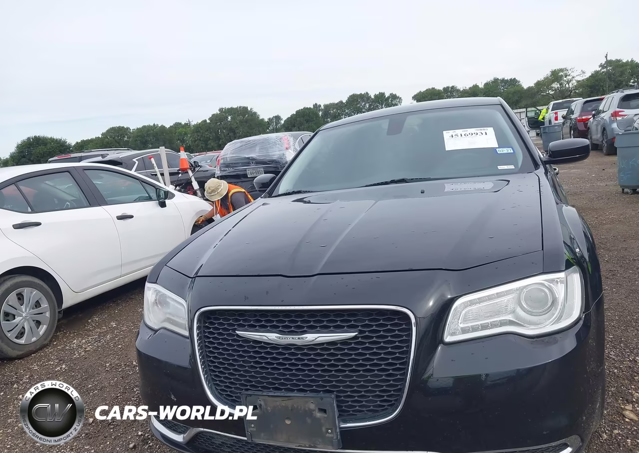 2015 Chrysler 300 Limited VIN:2C3CCAAG2FH830090 - 12