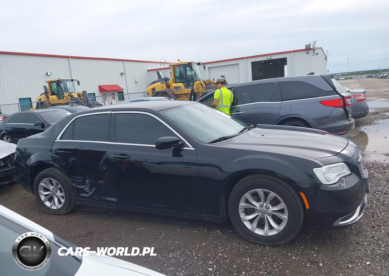 2015 Chrysler 300 Limited VIN:2C3CCAAG2FH830090 - 13