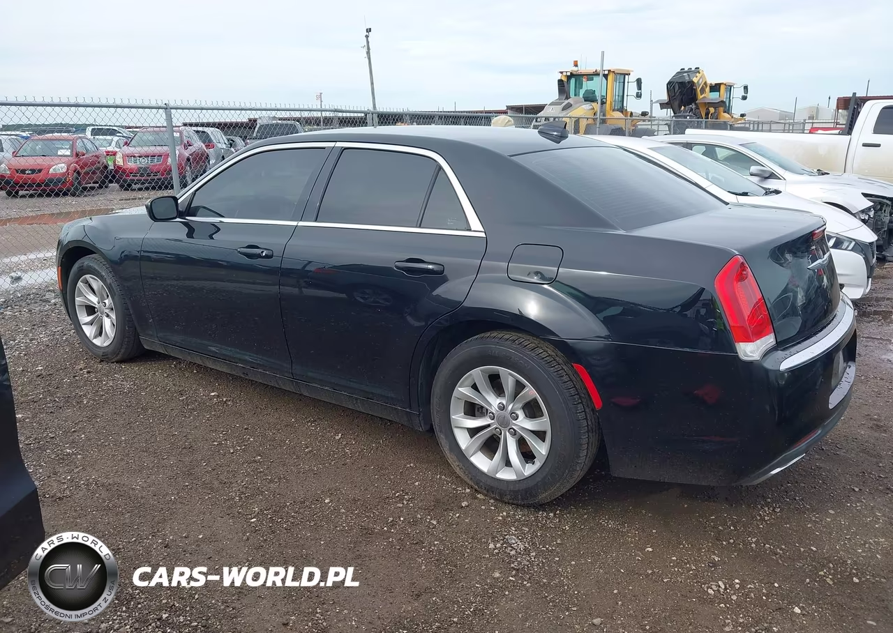 2015 Chrysler 300 Limited VIN:2C3CCAAG2FH830090 - 14