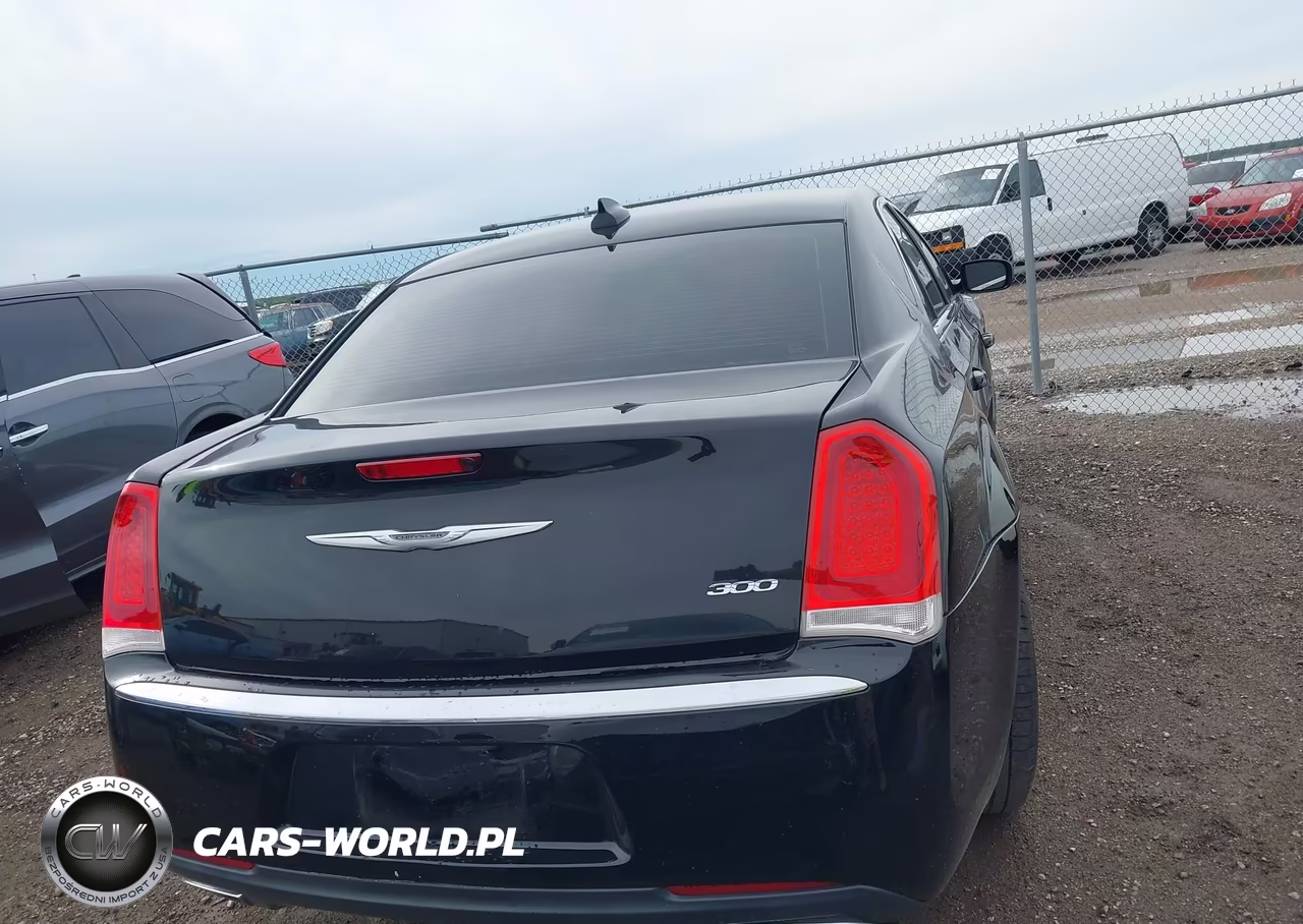 2015 Chrysler 300 Limited VIN:2C3CCAAG2FH830090 - 16
