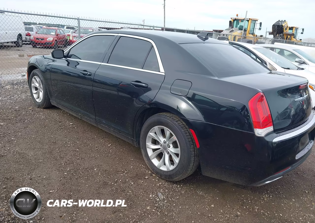2015 Chrysler 300 Limited VIN:2C3CCAAG2FH830090 - 3
