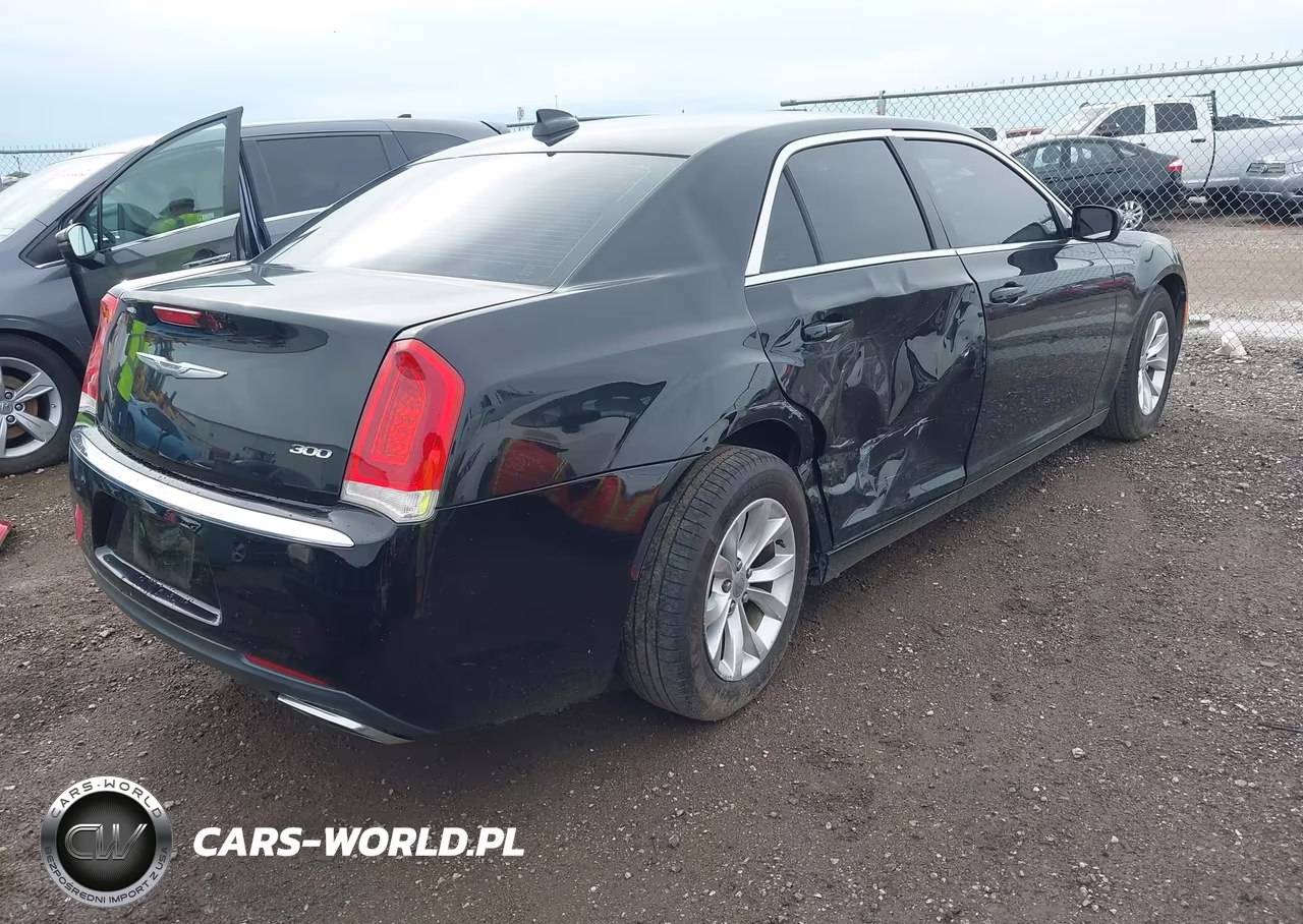 2015 Chrysler 300 Limited VIN:2C3CCAAG2FH830090 - 4