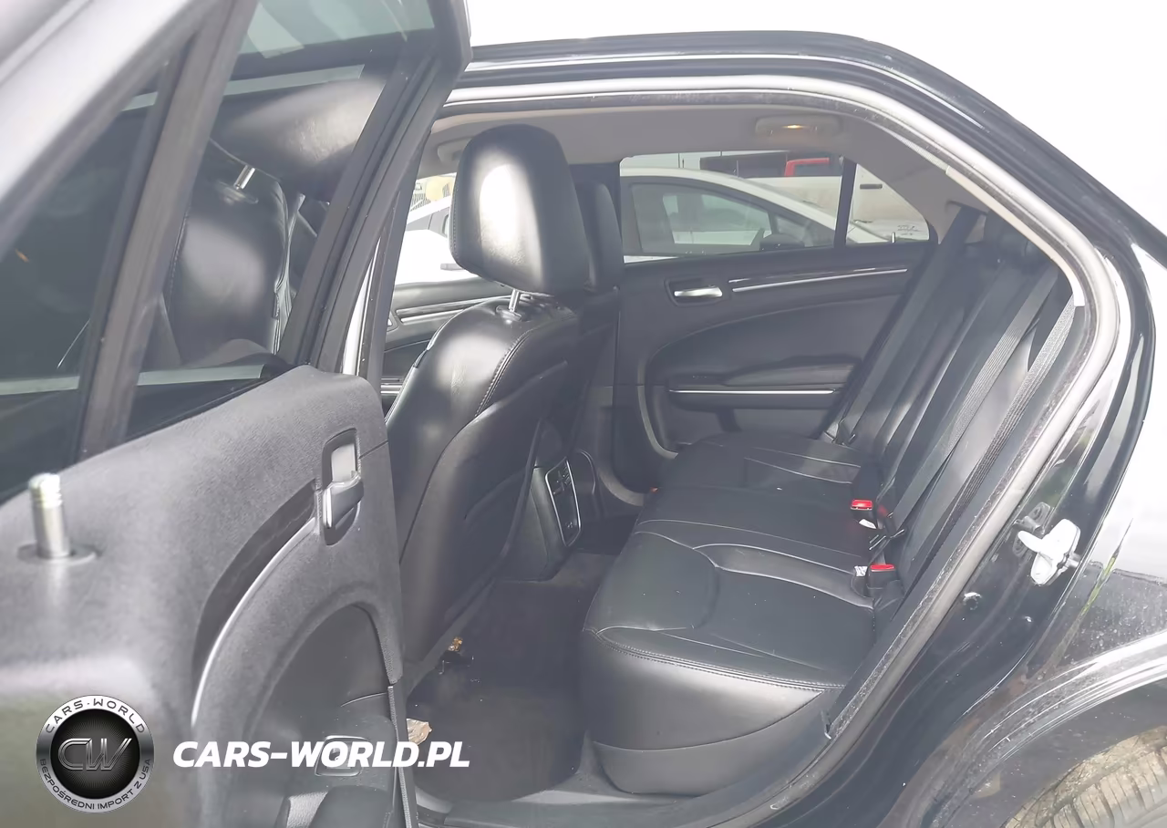 2015 Chrysler 300 Limited VIN:2C3CCAAG2FH830090 - 8