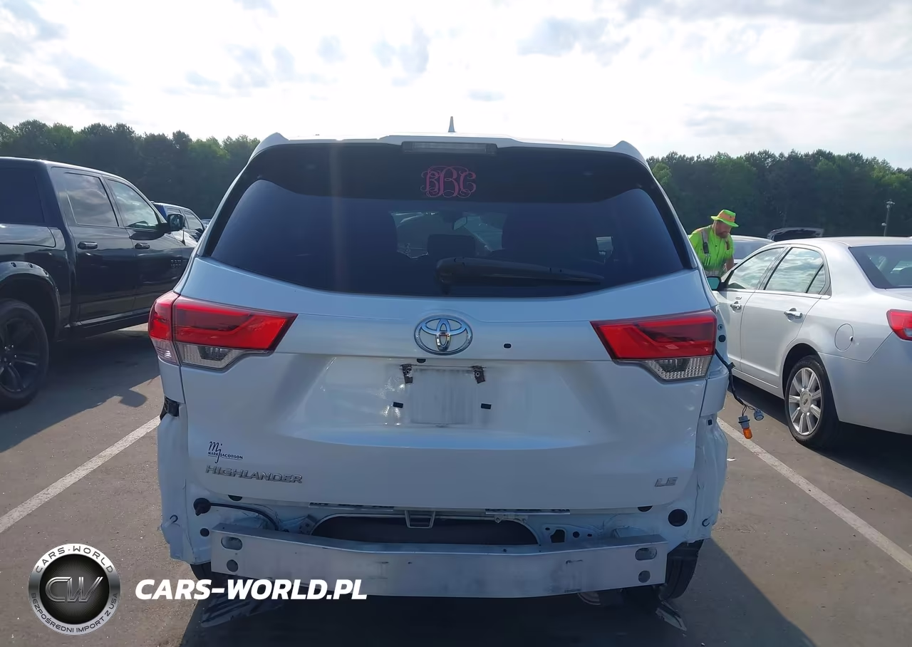 2018 Toyota Highlander Le Plus VIN:5TDZZRFH7JS267018 - 17