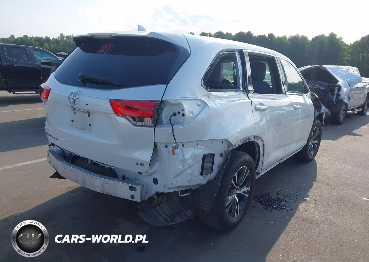2018 Toyota Highlander Le Plus VIN:5TDZZRFH7JS267018 - 4