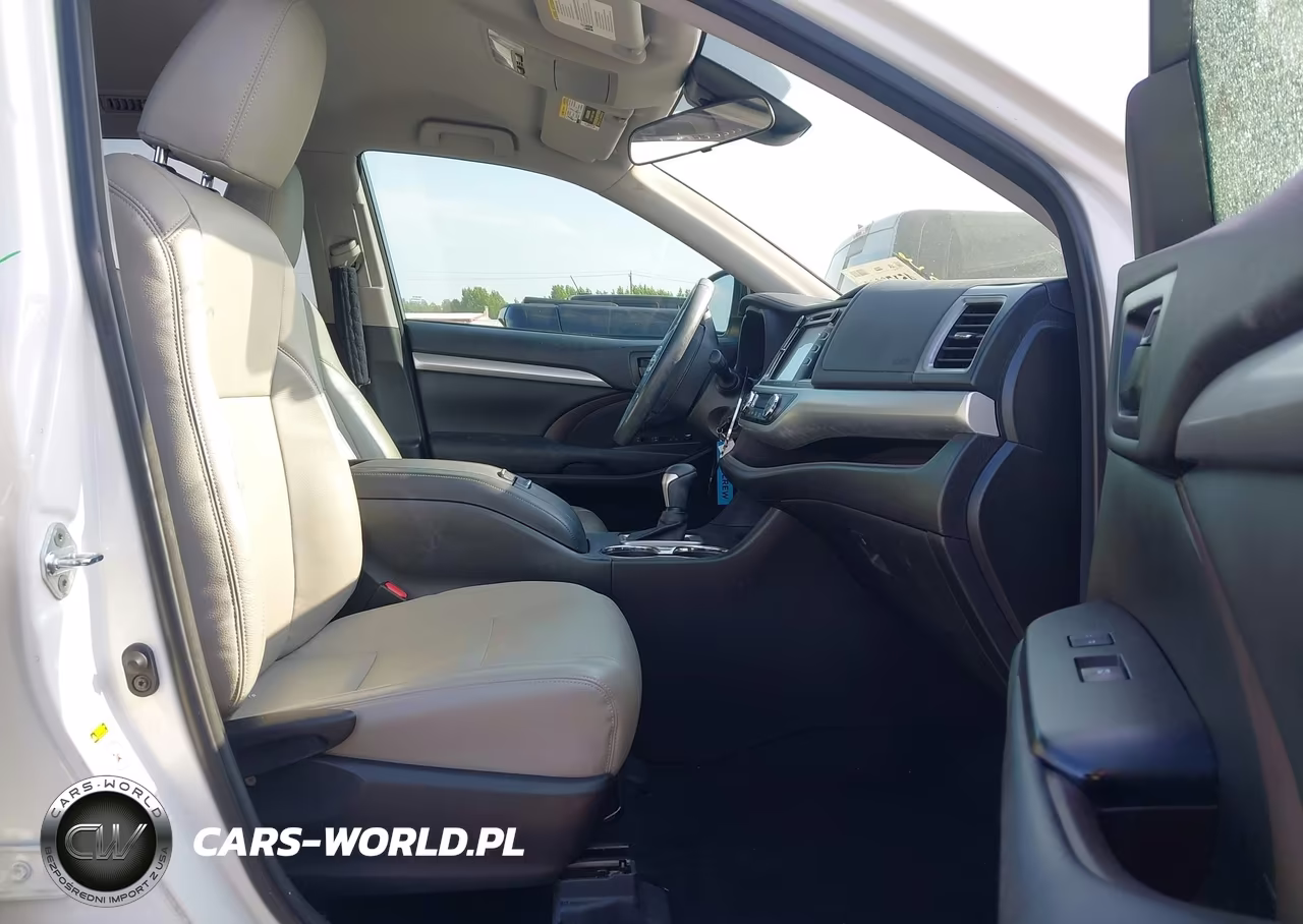 2018 Toyota Highlander Le Plus VIN:5TDZZRFH7JS267018 - 5