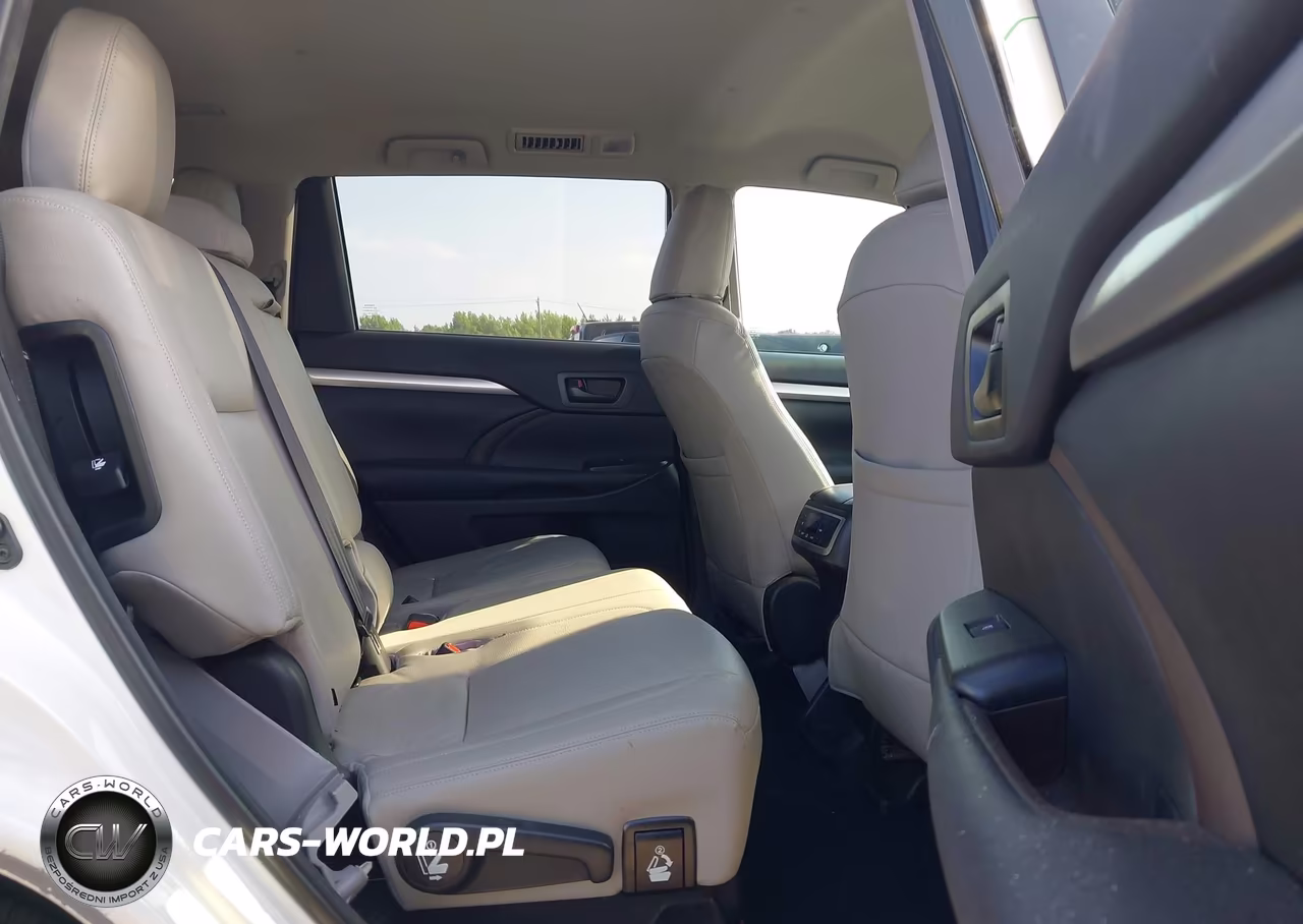 2018 Toyota Highlander Le Plus VIN:5TDZZRFH7JS267018 - 8