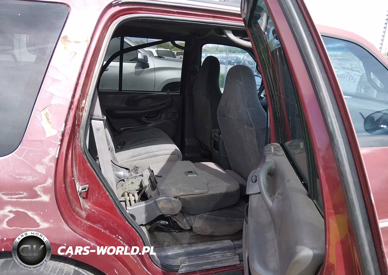 2000 Ford Expedition Xlt VIN:1FMEU1567YLC07861 - 8