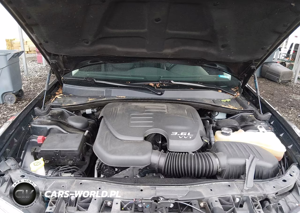 2018 Chrysler 300 Touring L VIN:2C3CCAAG3JH191162 - 10