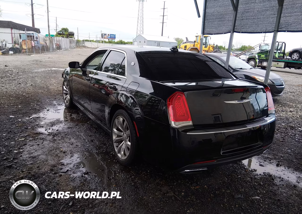 2018 Chrysler 300 Touring L VIN:2C3CCAAG3JH191162 - 3
