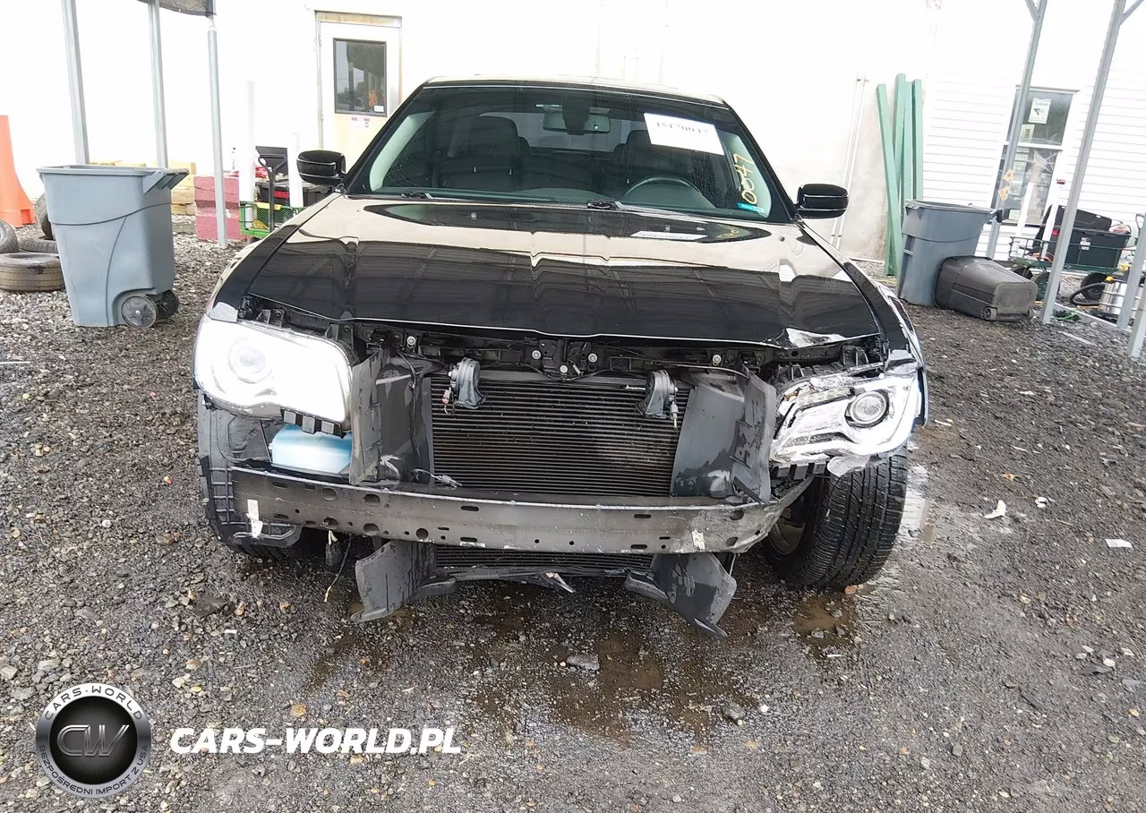 2018 Chrysler 300 Touring L VIN:2C3CCAAG3JH191162 - 6