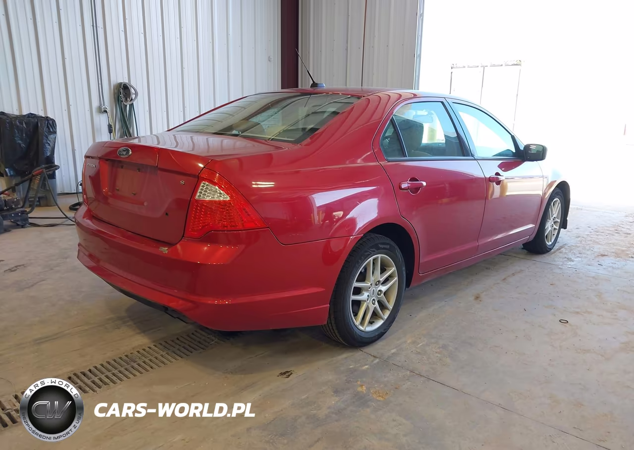 2010 Ford Fusion S VIN:3FAHP0GA8AR307629 - 4