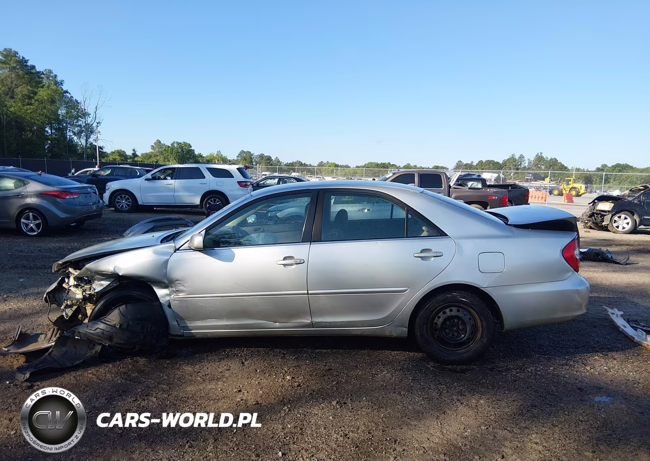 2004 Toyota Camry Le VIN:JTDBE30K340261853 - 14