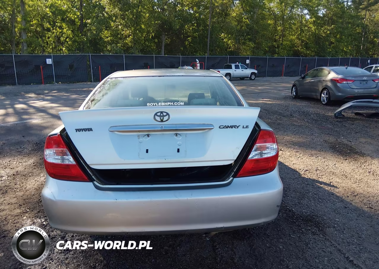 2004 Toyota Camry Le VIN:JTDBE30K340261853 - 16