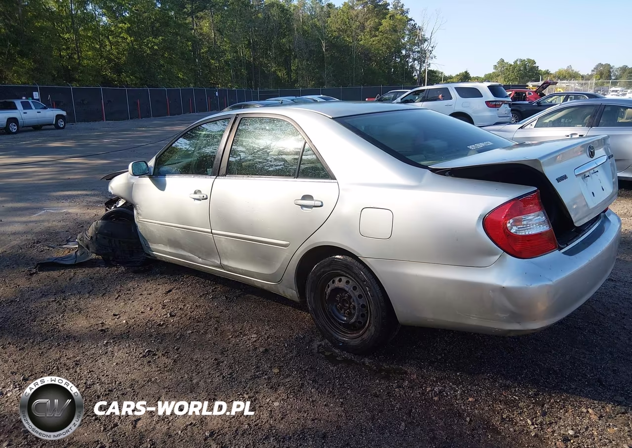 2004 Toyota Camry Le VIN:JTDBE30K340261853 - 3