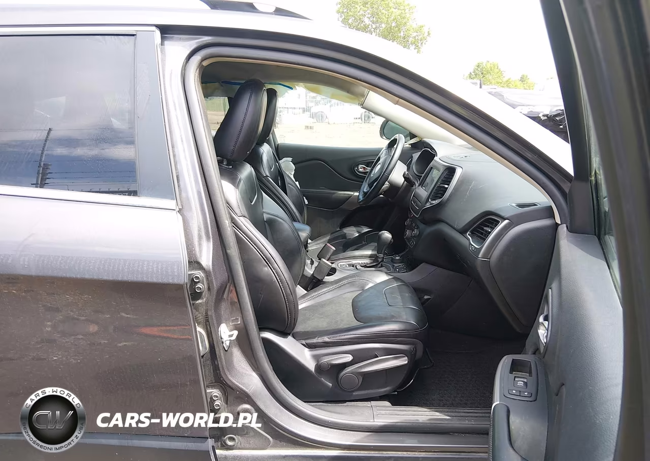 2019 Jeep Cherokee Latitude Plus 4X4 VIN:1C4PJMLN6KD123601 - 5