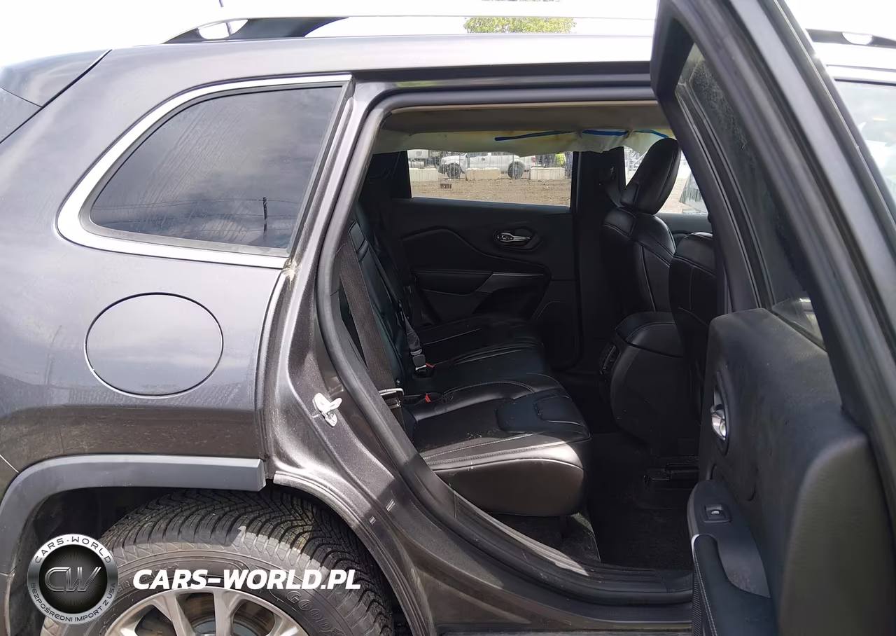 2019 Jeep Cherokee Latitude Plus 4X4 VIN:1C4PJMLN6KD123601 - 8