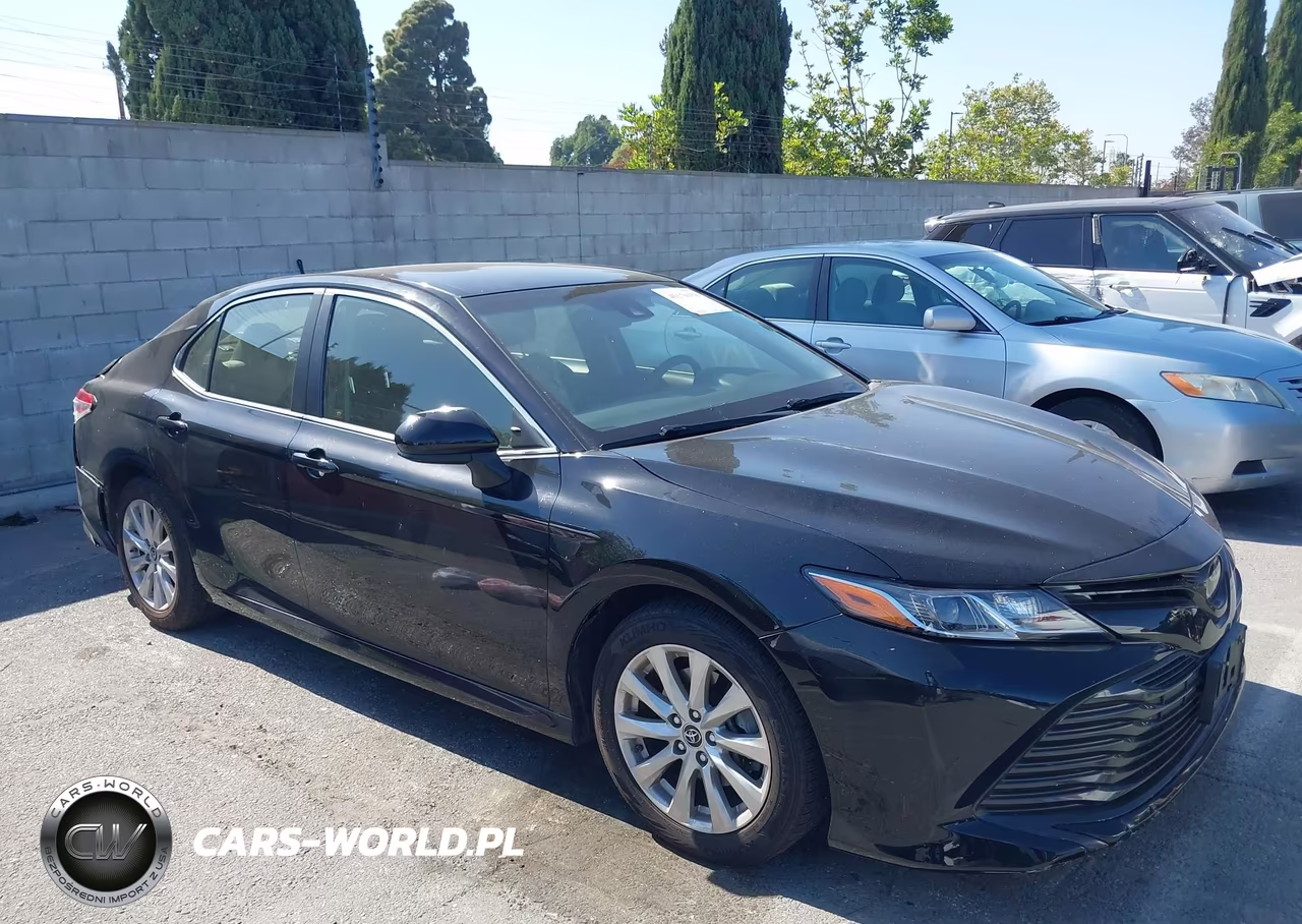 2018 Toyota Camry Le VIN:JTNB11HK2J3032431 - 13