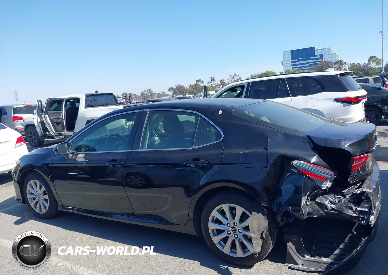 2018 Toyota Camry Le VIN:JTNB11HK2J3032431 - 14