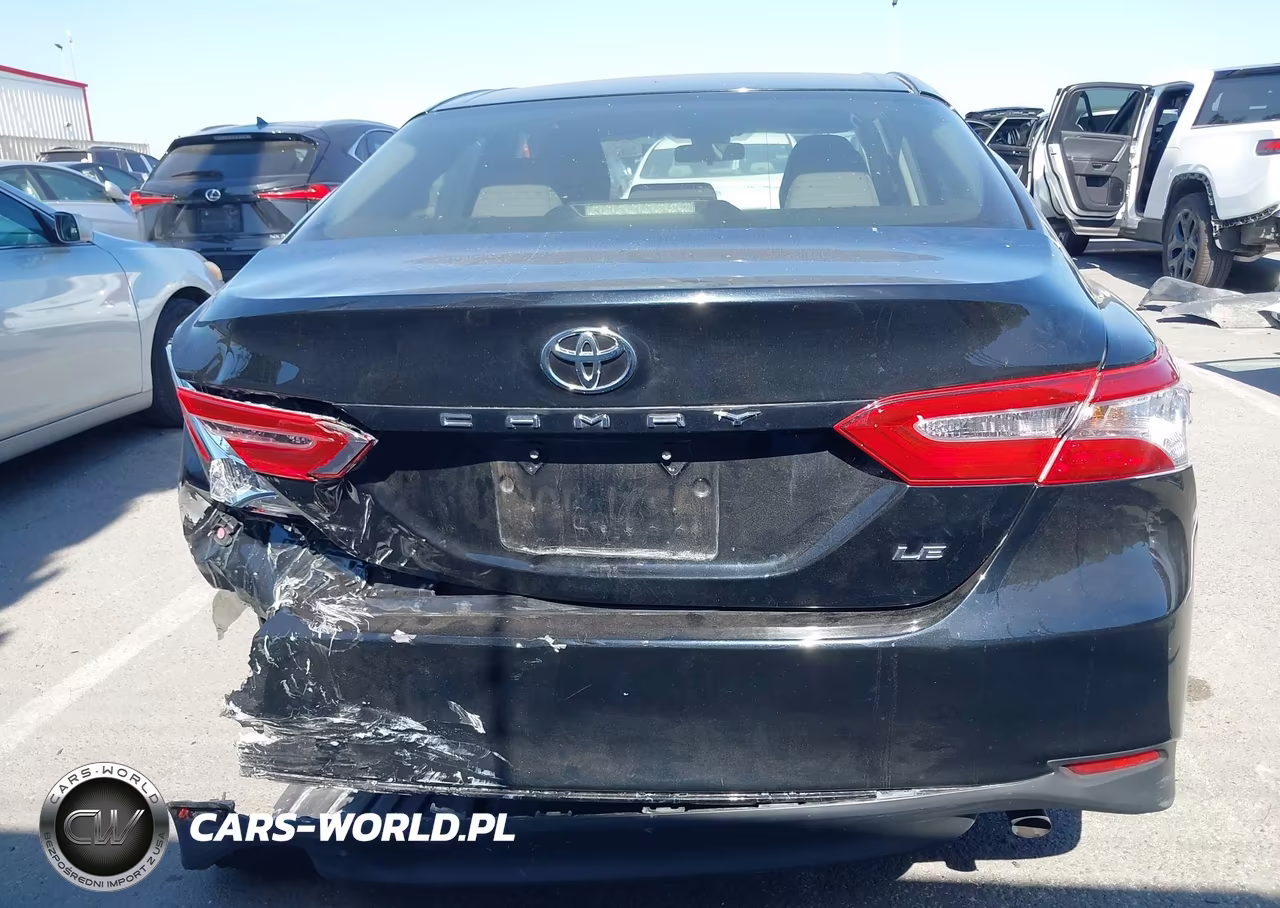 2018 Toyota Camry Le VIN:JTNB11HK2J3032431 - 16