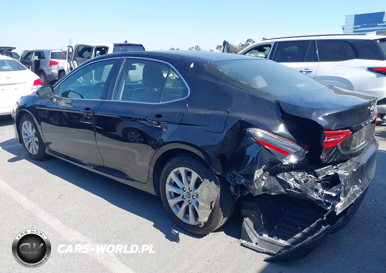 2018 Toyota Camry Le VIN:JTNB11HK2J3032431 - 3