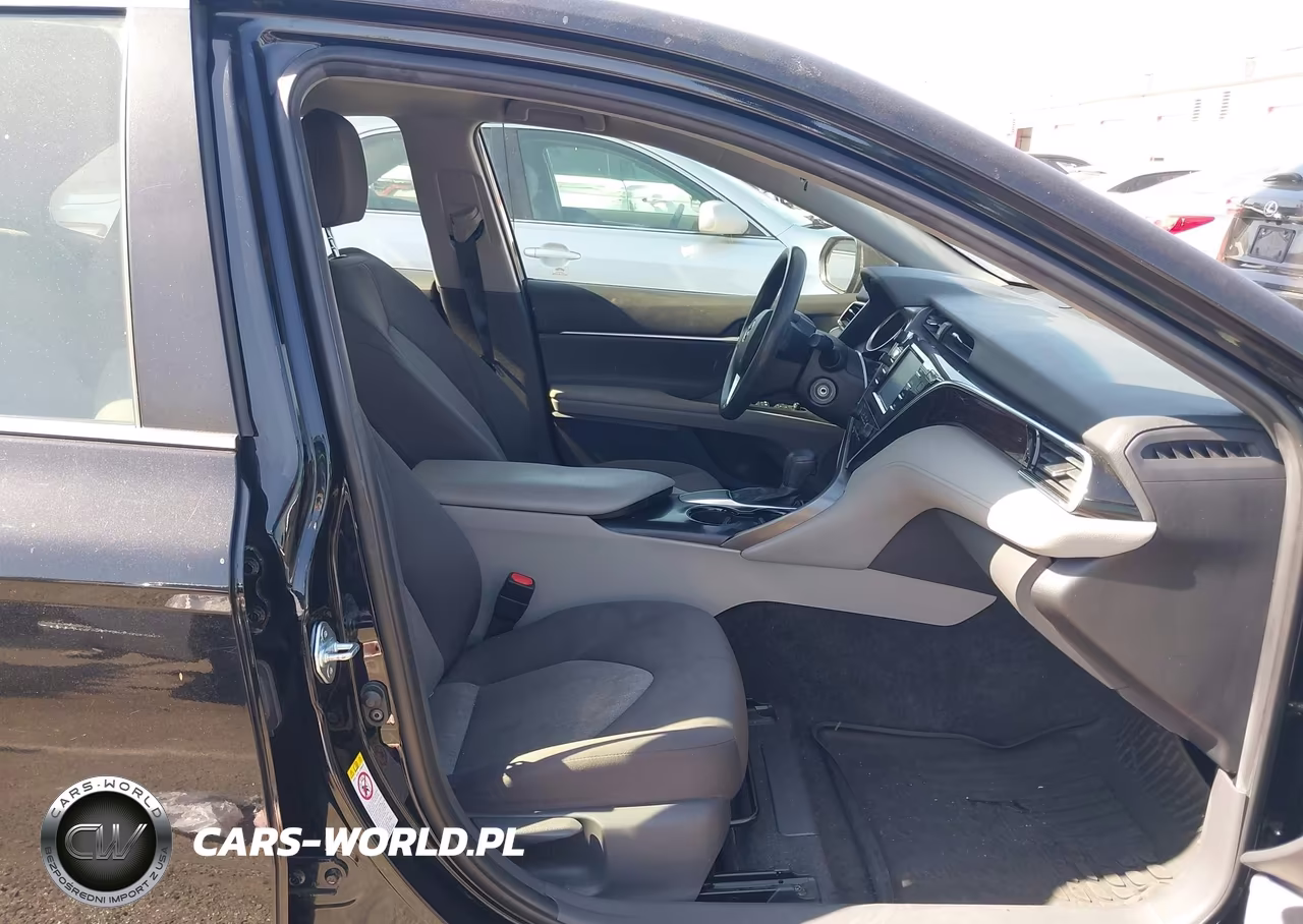 2018 Toyota Camry Le VIN:JTNB11HK2J3032431 - 5