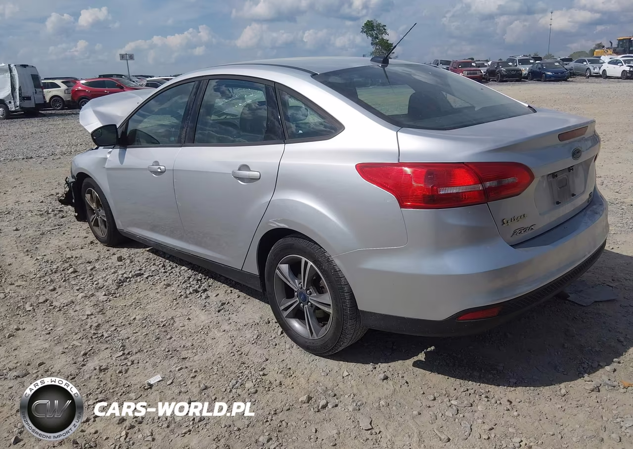 2017 Ford Focus Se VIN:1FADP3FE4HL312940 - 3