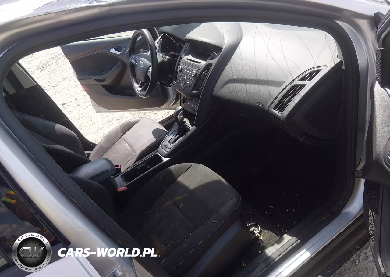 2017 Ford Focus Se VIN:1FADP3FE4HL312940 - 5