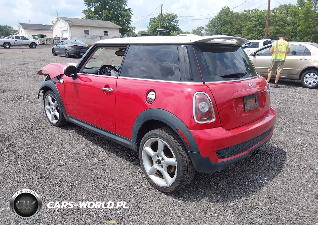 2009 Mini Cooper S VIN:WMWMF735X9TT99816 - 3