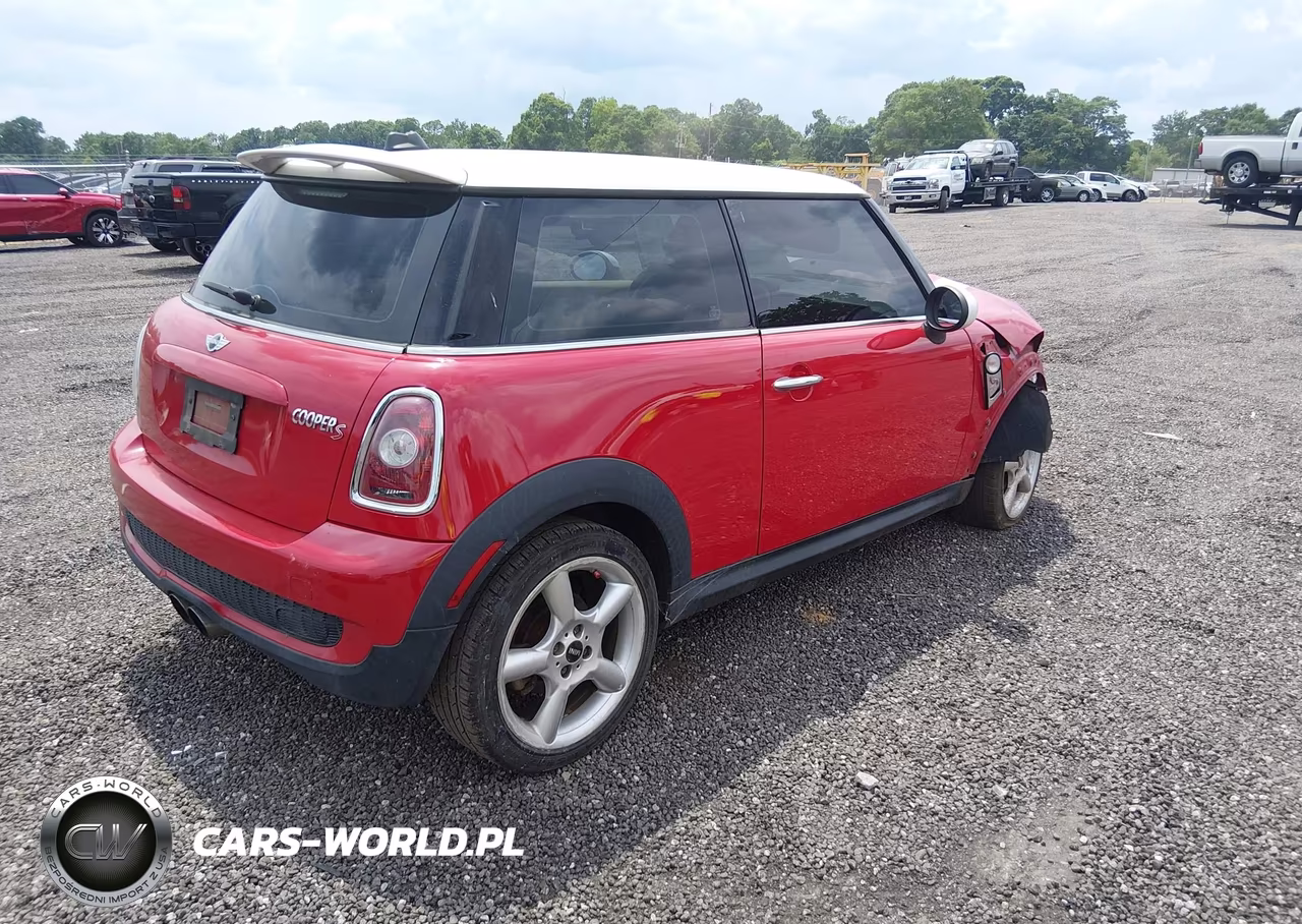2009 Mini Cooper S VIN:WMWMF735X9TT99816 - 4