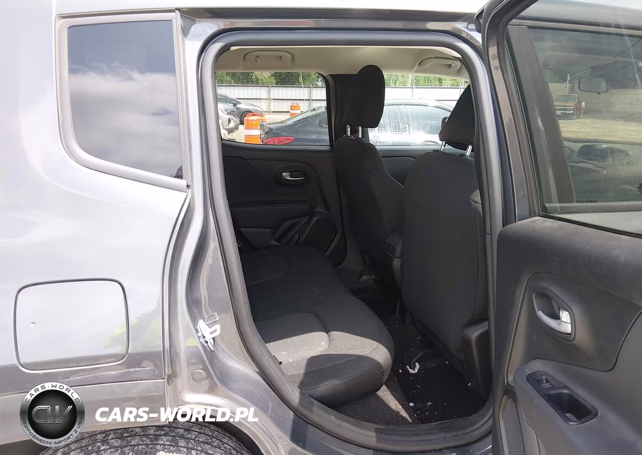 2023 Jeep Renegade Latitude 4X4 VIN:ZACNJDB10PPP17161 - 8