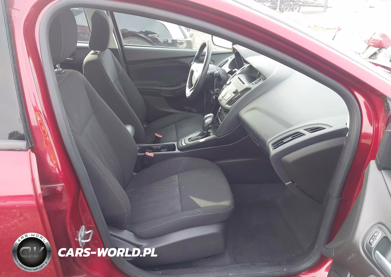 2016 Ford Focus Se VIN:1FADP3F28GL374250 - 5