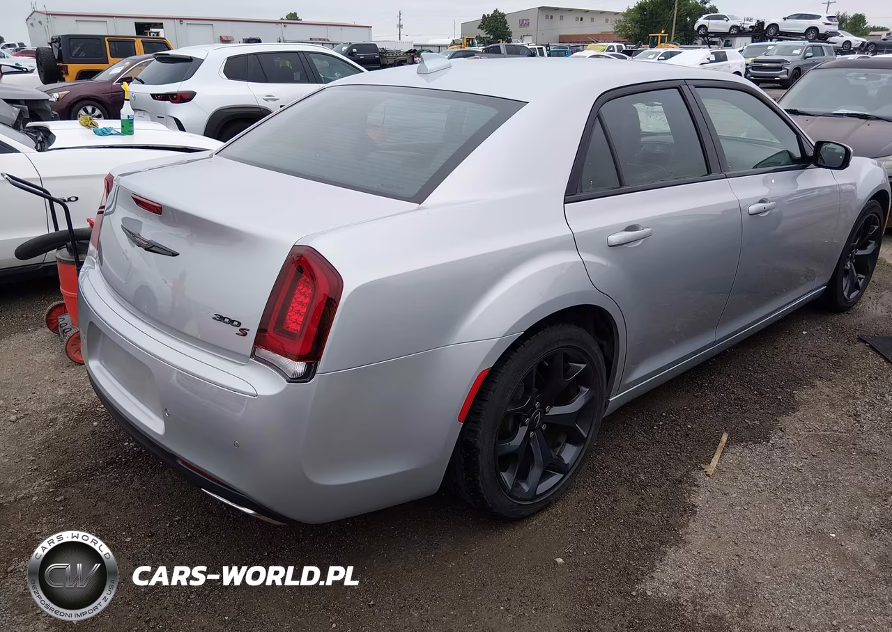 2021 Chrysler 300 300S VIN:2C3CCABG0MH549756 - 4
