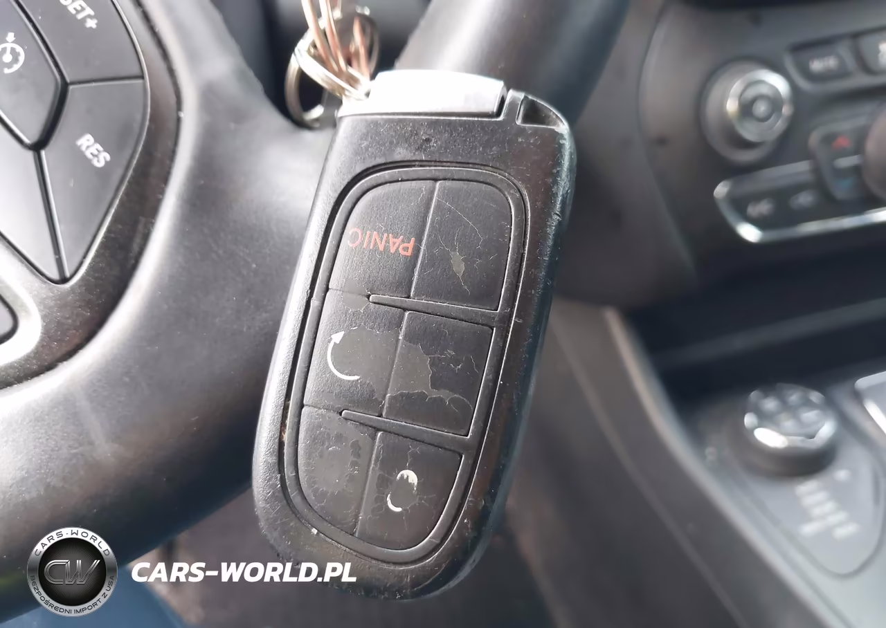 2019 Jeep Cherokee Trailhawk 4X4 VIN:1C4PJMBX3KD124644 - 11