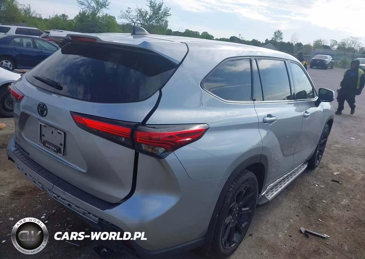 2022 Toyota Highlander L VIN:5TDCZRAH4NS559888 - 4