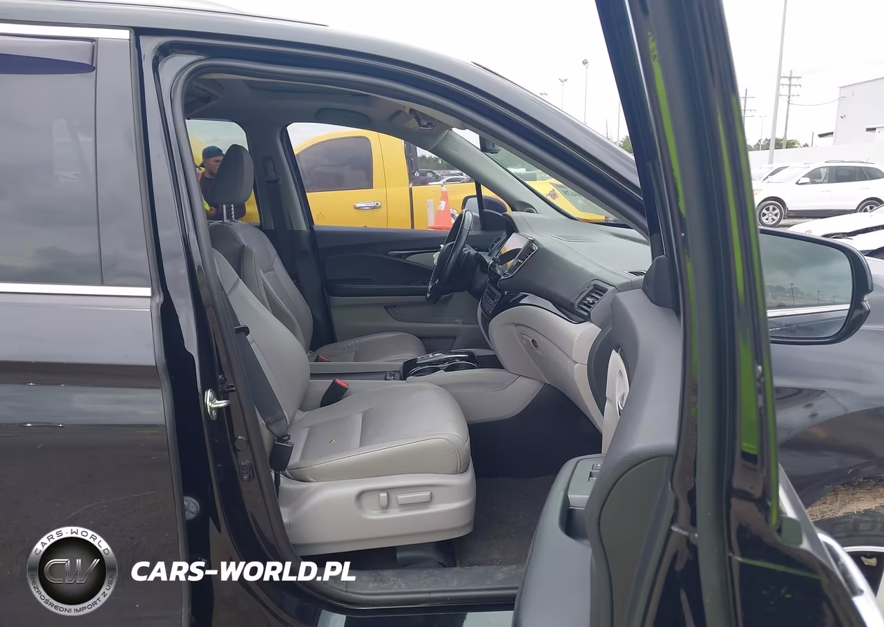 2019 Honda Pilot Touring VIN:5FNYF6H92KB038986 - 5