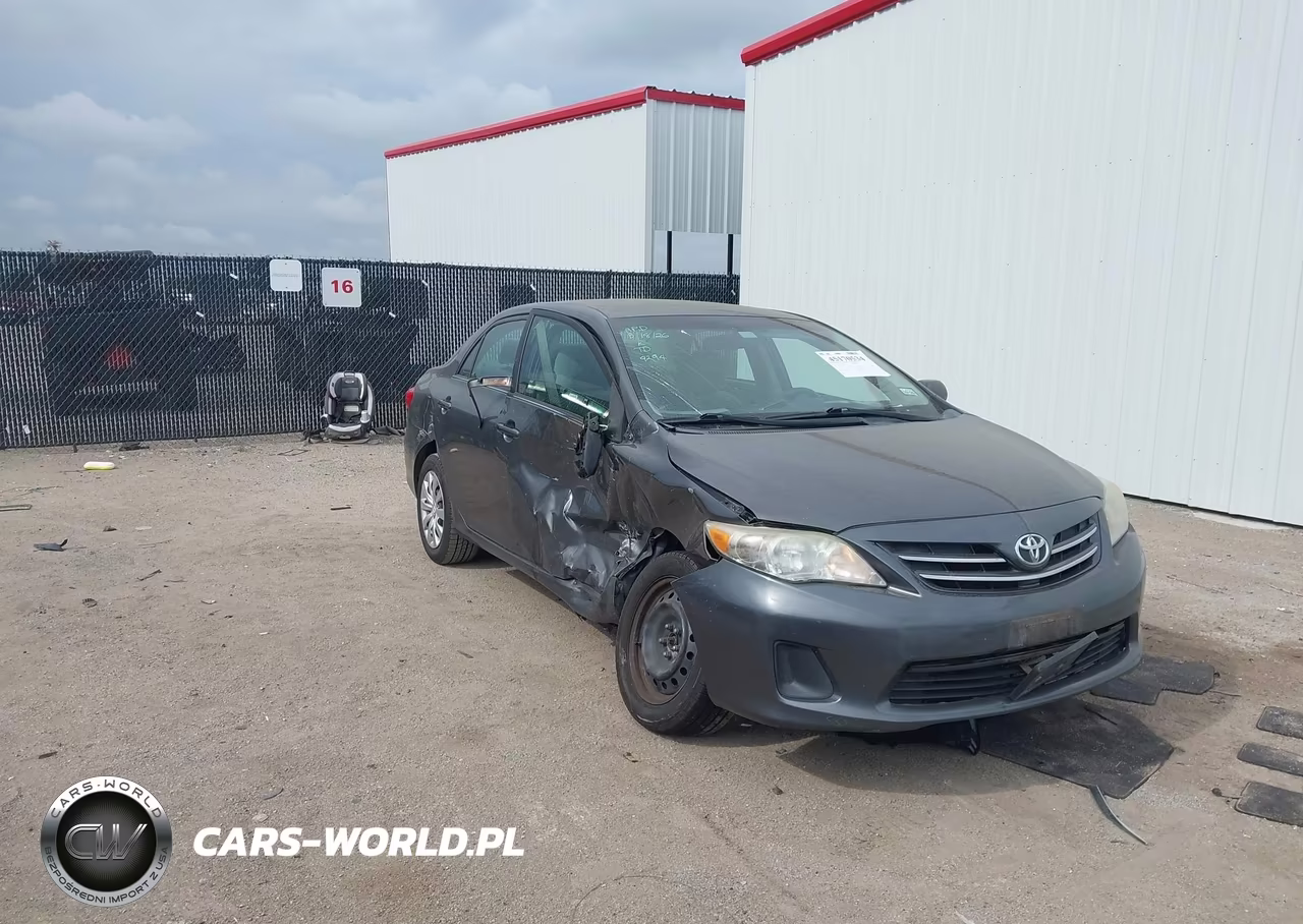 2013 Toyota Corolla Le – zdjęcie 1 z 15